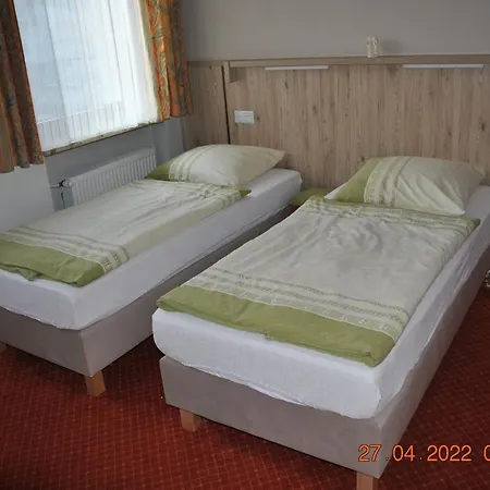 Pokoje Z łazienkami *